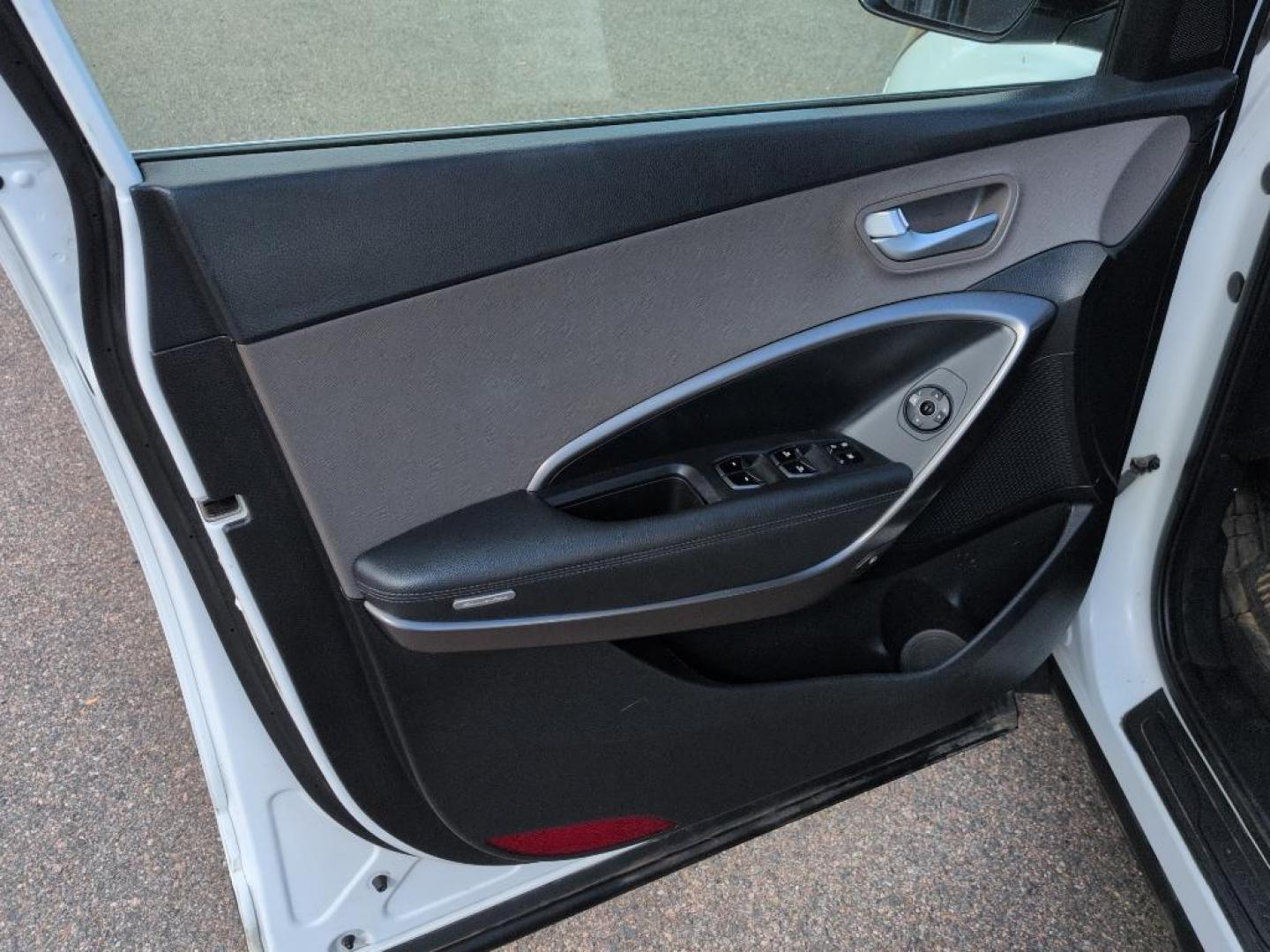 2017 WHITE Hyundai Santa Fe Sport Base (5XYZT3LB8HG) with an 4 Cyl, 2.4L engine, Automatic transmission, located at 10890 W. Colfax Ave., Lakewood, CO, 80215, (303) 274-7692, 39.739914, -105.120132 - Photo#8