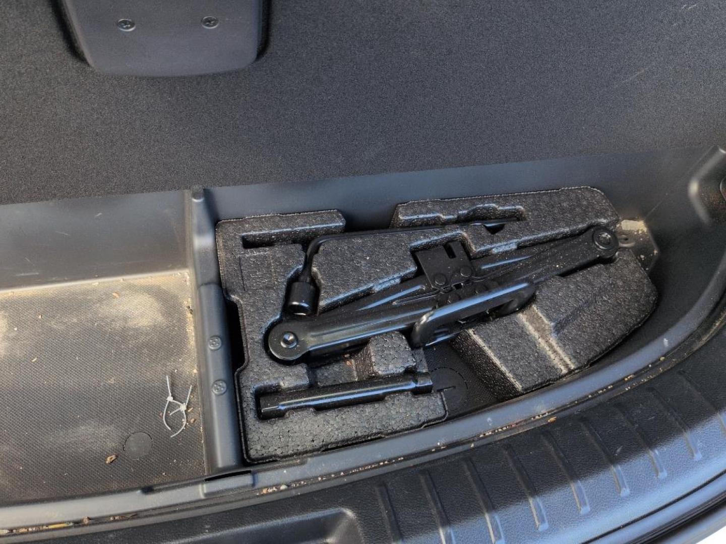 2017 WHITE Hyundai Santa Fe Sport Base (5XYZT3LB8HG) with an 4 Cyl, 2.4L engine, Automatic transmission, located at 10890 W. Colfax Ave., Lakewood, CO, 80215, (303) 274-7692, 39.739914, -105.120132 - Photo#23