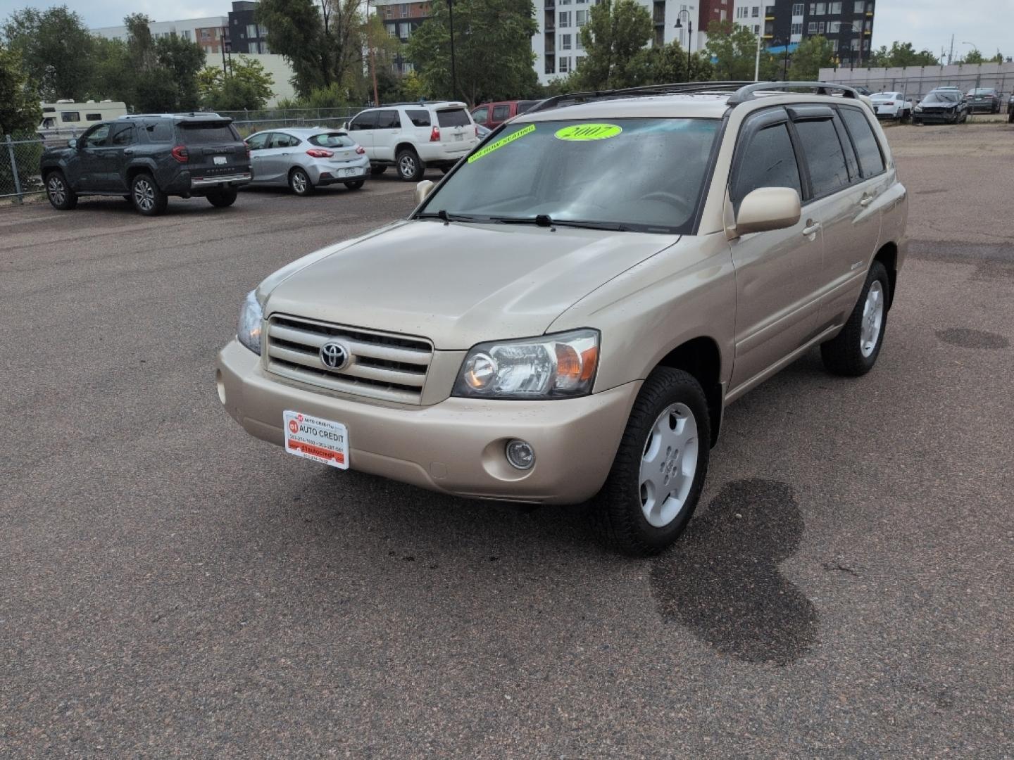 2007 GOLD Toyota Highlander LIMITED V6 4WD (JTEEP21AX70) with an V6, 3.3L engine, Automatic transmission, located at 10890 W. Colfax Ave., Lakewood, CO, 80215, (303) 274-7692, 39.739914, -105.120132- Photo#0