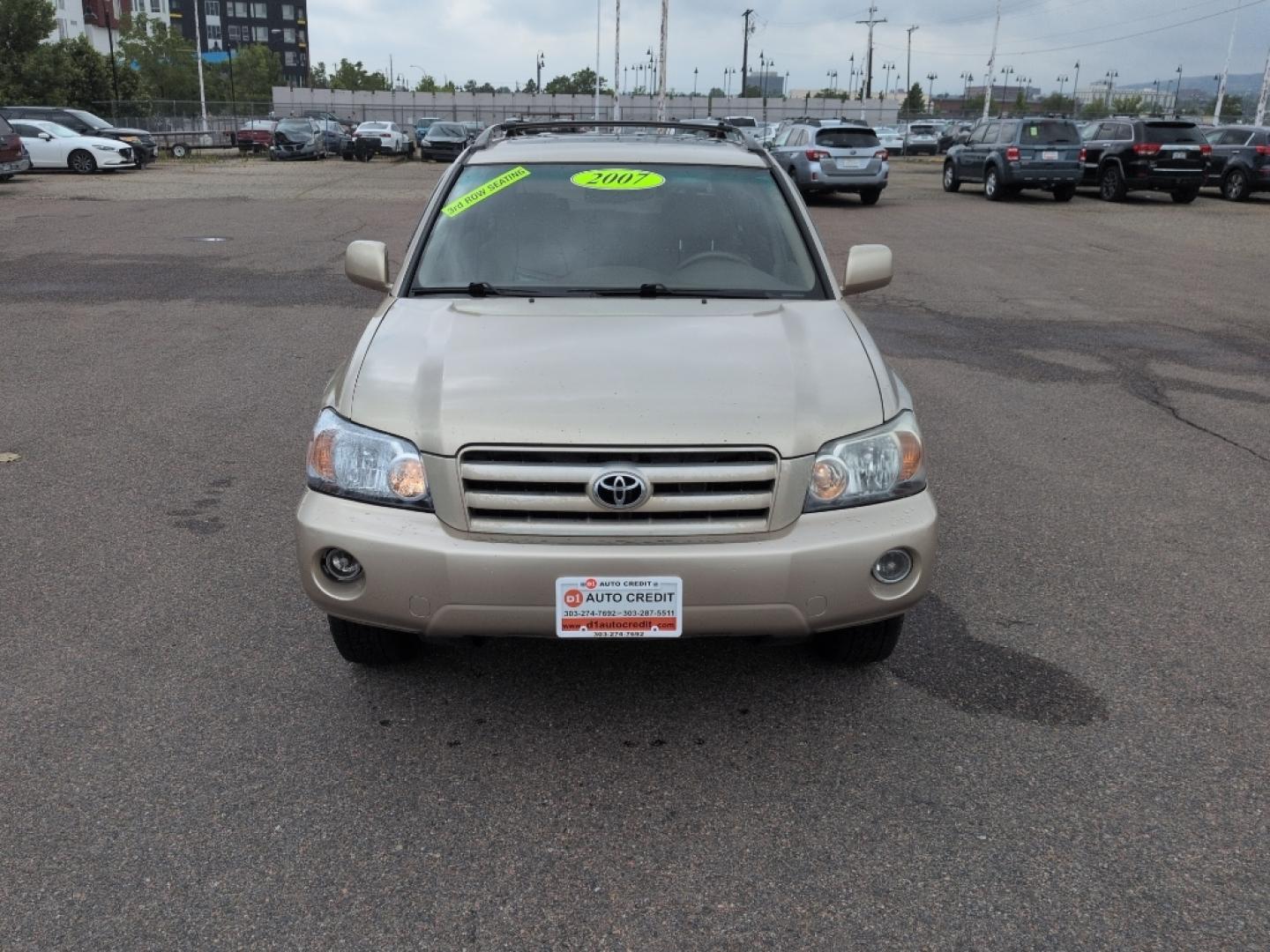 2007 GOLD Toyota Highlander LIMITED V6 4WD (JTEEP21AX70) with an V6, 3.3L engine, Automatic transmission, located at 10890 W. Colfax Ave., Lakewood, CO, 80215, (303) 274-7692, 39.739914, -105.120132- Photo#1