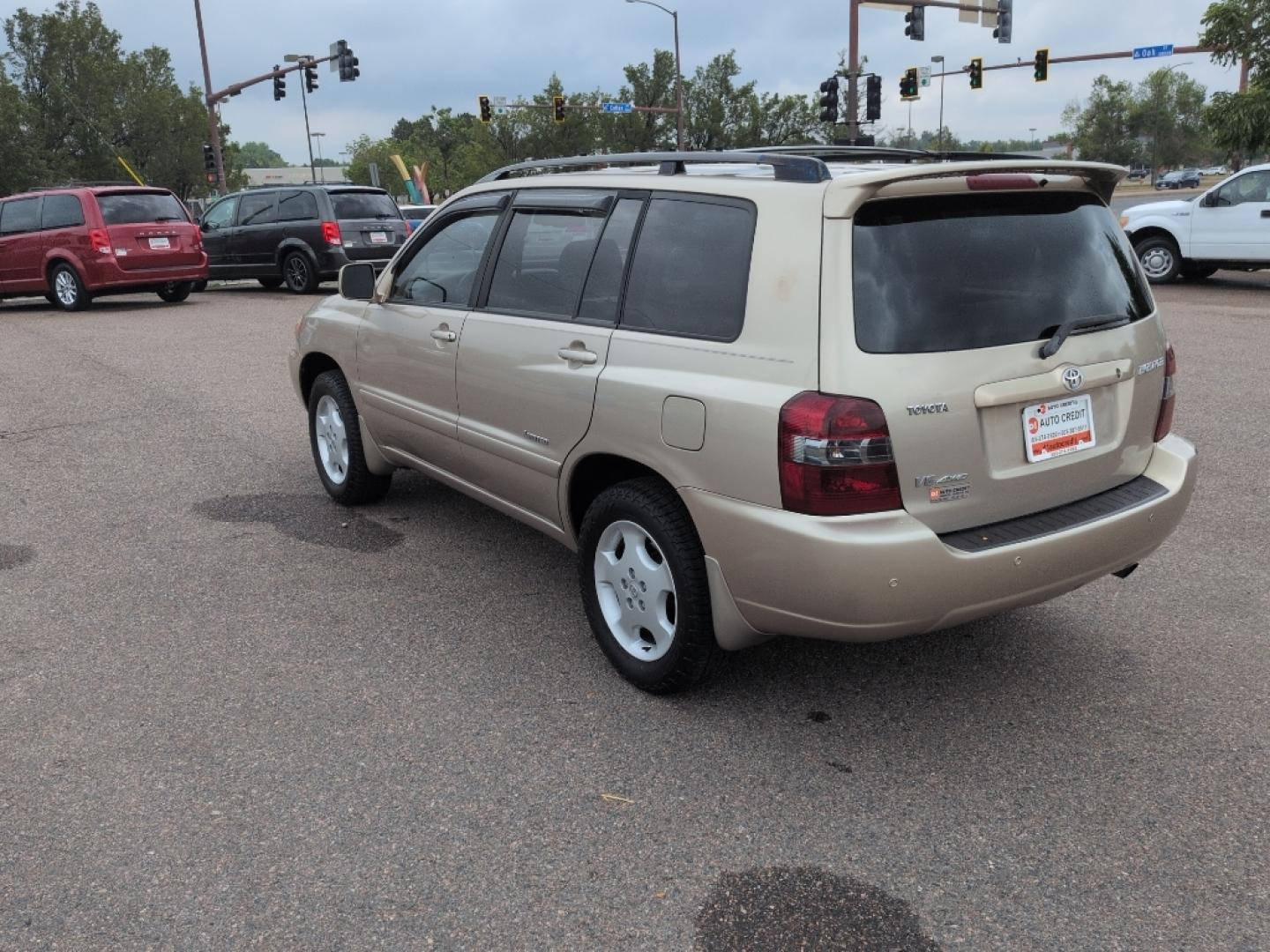 2007 GOLD Toyota Highlander LIMITED V6 4WD (JTEEP21AX70) with an V6, 3.3L engine, Automatic transmission, located at 10890 W. Colfax Ave., Lakewood, CO, 80215, (303) 274-7692, 39.739914, -105.120132- Photo#6
