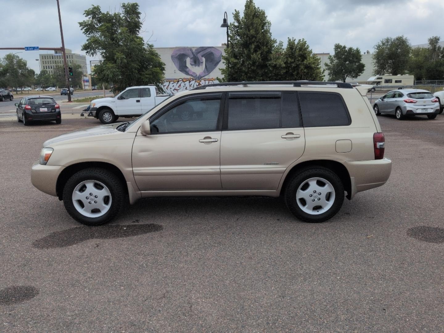 2007 GOLD Toyota Highlander LIMITED V6 4WD (JTEEP21AX70) with an V6, 3.3L engine, Automatic transmission, located at 10890 W. Colfax Ave., Lakewood, CO, 80215, (303) 274-7692, 39.739914, -105.120132- Photo#7