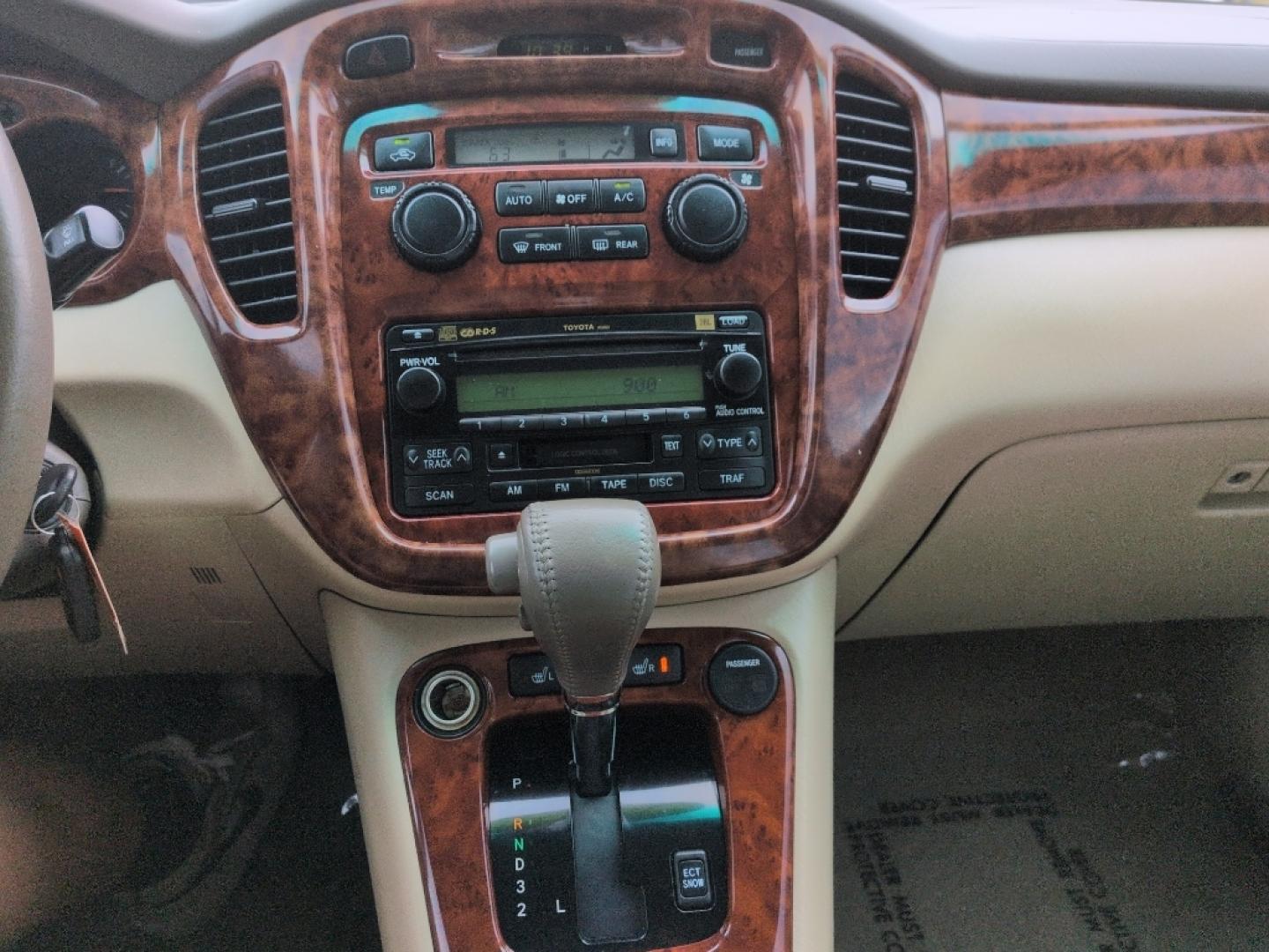 2007 GOLD Toyota Highlander LIMITED V6 4WD (JTEEP21AX70) with an V6, 3.3L engine, Automatic transmission, located at 10890 W. Colfax Ave., Lakewood, CO, 80215, (303) 274-7692, 39.739914, -105.120132- Photo#12