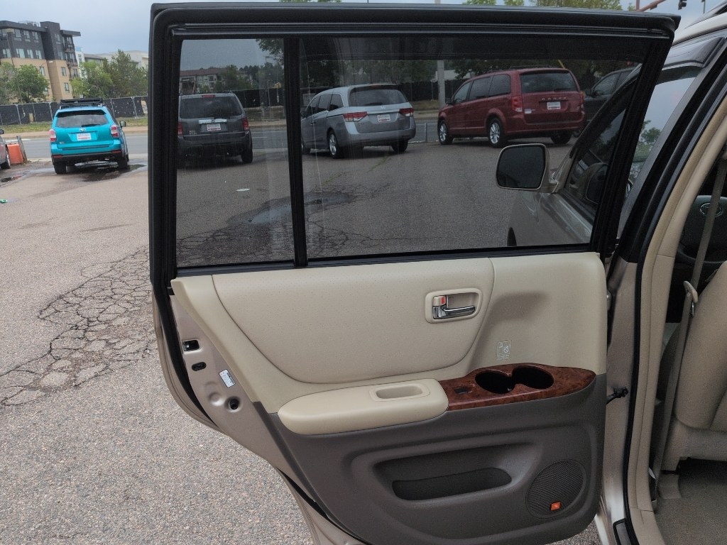 2007 GOLD /ACTUAL Toyota Highlander LIMITED V6 4WD (JTEEP21AX70) with an V6, 3.3L engine, Automatic transmission, located at 10890 W. Colfax Ave., Lakewood, CO, 80215, (303) 274-7692, 39.739914, -105.120132- Photo#16