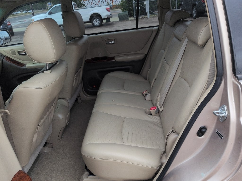 2007 GOLD /ACTUAL Toyota Highlander LIMITED V6 4WD (JTEEP21AX70) with an V6, 3.3L engine, Automatic transmission, located at 10890 W. Colfax Ave., Lakewood, CO, 80215, (303) 274-7692, 39.739914, -105.120132- Photo#17