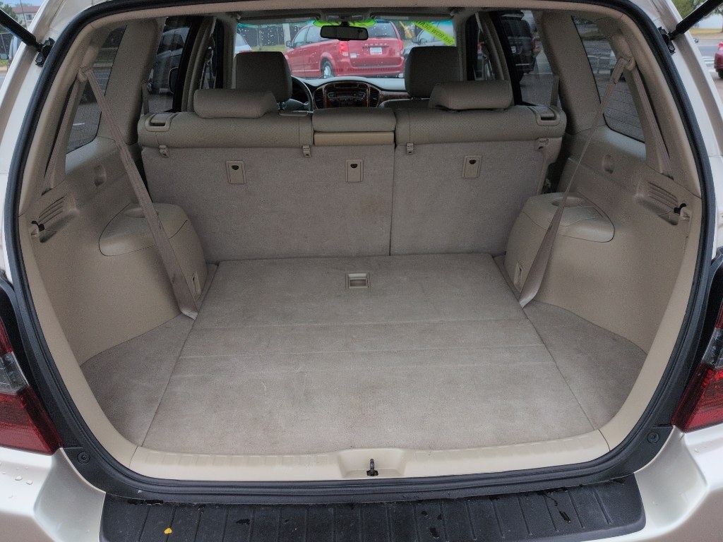 2007 GOLD /ACTUAL Toyota Highlander LIMITED V6 4WD (JTEEP21AX70) with an V6, 3.3L engine, Automatic transmission, located at 10890 W. Colfax Ave., Lakewood, CO, 80215, (303) 274-7692, 39.739914, -105.120132- Photo#21