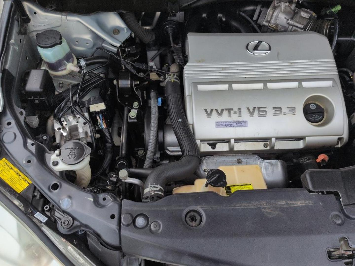 2005 SILVER Lexus RX 330 Base (2T2HA31U35C) with an V6, 3.3L engine, Automatic transmission, located at 10890 W. Colfax Ave., Lakewood, CO, 80215, (303) 274-7692, 39.739914, -105.120132 - Photo#27