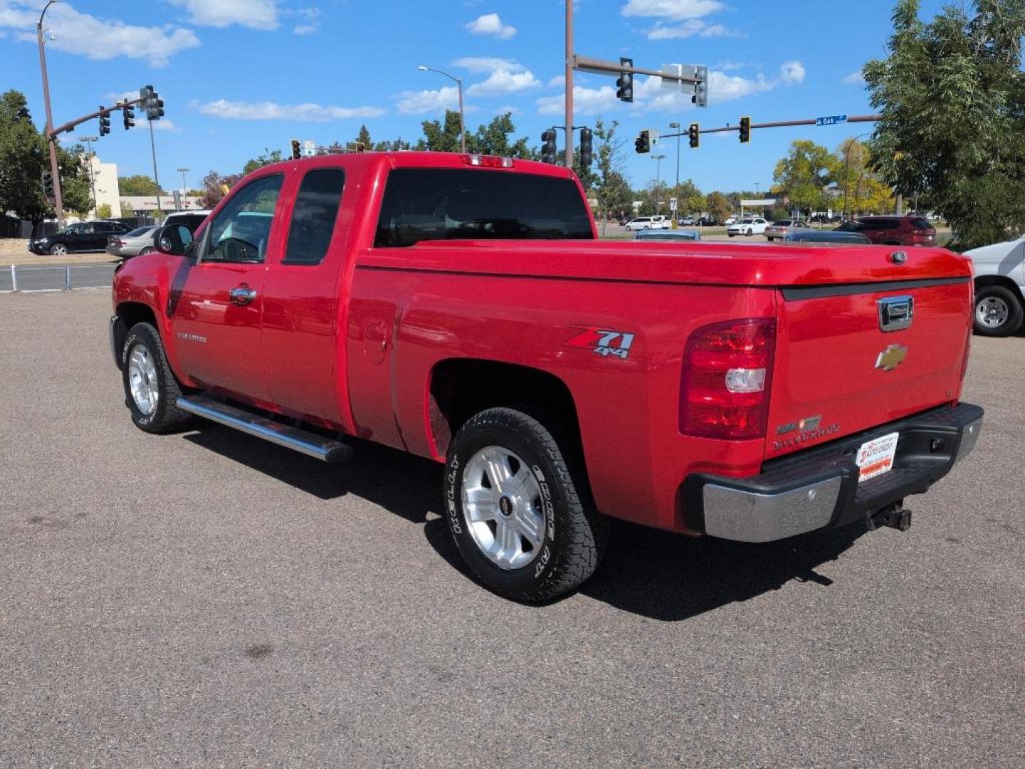 2012 RED Chevrolet Silverado LT (1GCRKSE73CZ) with an V8, 5.3L engine, Automatic transmission, located at 10890 W. Colfax Ave., Lakewood, CO, 80215, (303) 274-7692, 39.739914, -105.120132 - Photo#6