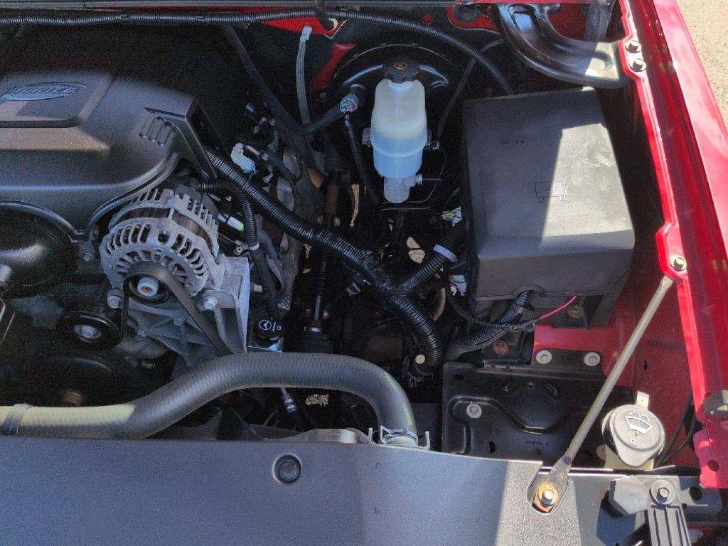 2012 RED Chevrolet Silverado LT (1GCRKSE73CZ) with an V8, 5.3L engine, Automatic transmission, located at 10890 W. Colfax Ave., Lakewood, CO, 80215, (303) 274-7692, 39.739914, -105.120132 - Photo#24