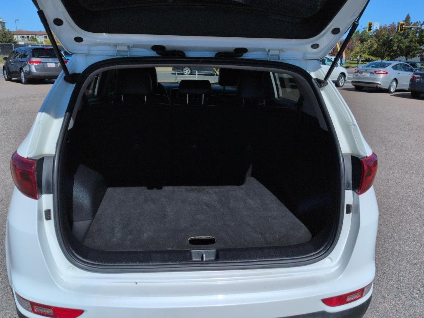 2017 WHITE Kia Sportage EX (KNDPNCAC1H7) with an 4 Cyl, 2.4L engine, Automatic transmission, located at 10890 W. Colfax Ave., Lakewood, CO, 80215, (303) 274-7692, 39.739914, -105.120132 - Photo#22