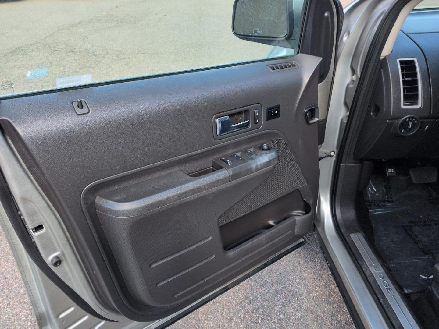 2008 SILVER Ford Edge Limited (2FMDK49C38B) with an V6, 3.5L engine, Automatic transmission, located at 10890 W. Colfax Ave., Lakewood, CO, 80215, (303) 274-7692, 39.739914, -105.120132 - Photo#9