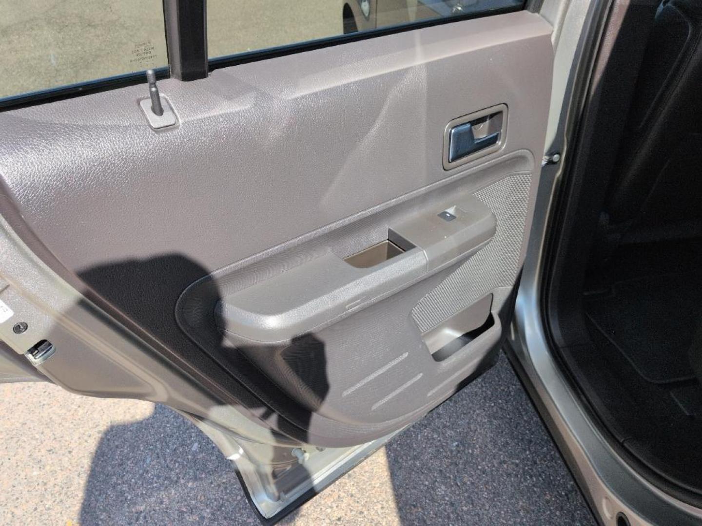 2008 SILVER Ford Edge Limited (2FMDK49C38B) with an V6, 3.5L engine, Automatic transmission, located at 10890 W. Colfax Ave., Lakewood, CO, 80215, (303) 274-7692, 39.739914, -105.120132 - Photo#18