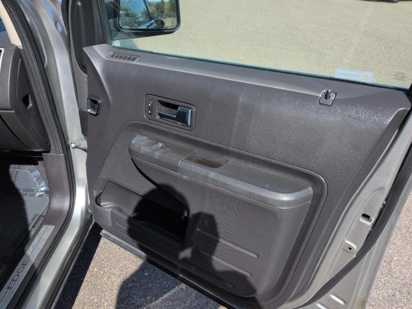 2008 SILVER Ford Edge Limited (2FMDK49C38B) with an V6, 3.5L engine, Automatic transmission, located at 10890 W. Colfax Ave., Lakewood, CO, 80215, (303) 274-7692, 39.739914, -105.120132 - Photo#20