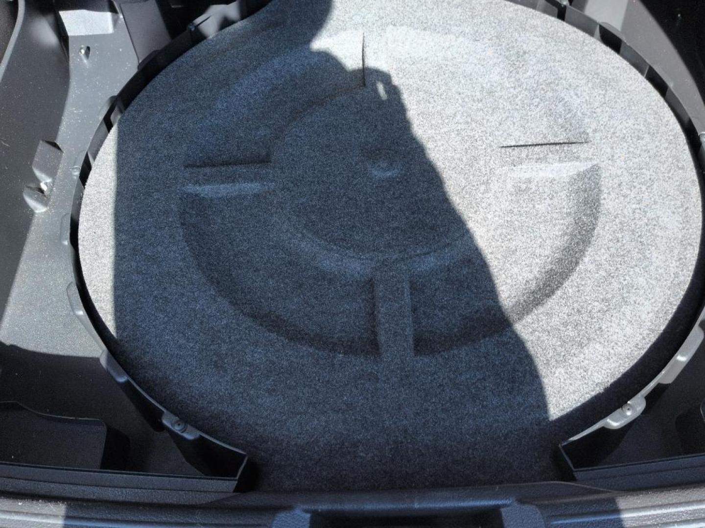 2008 SILVER Ford Edge Limited (2FMDK49C38B) with an V6, 3.5L engine, Automatic transmission, located at 10890 W. Colfax Ave., Lakewood, CO, 80215, (303) 274-7692, 39.739914, -105.120132 - Photo#25