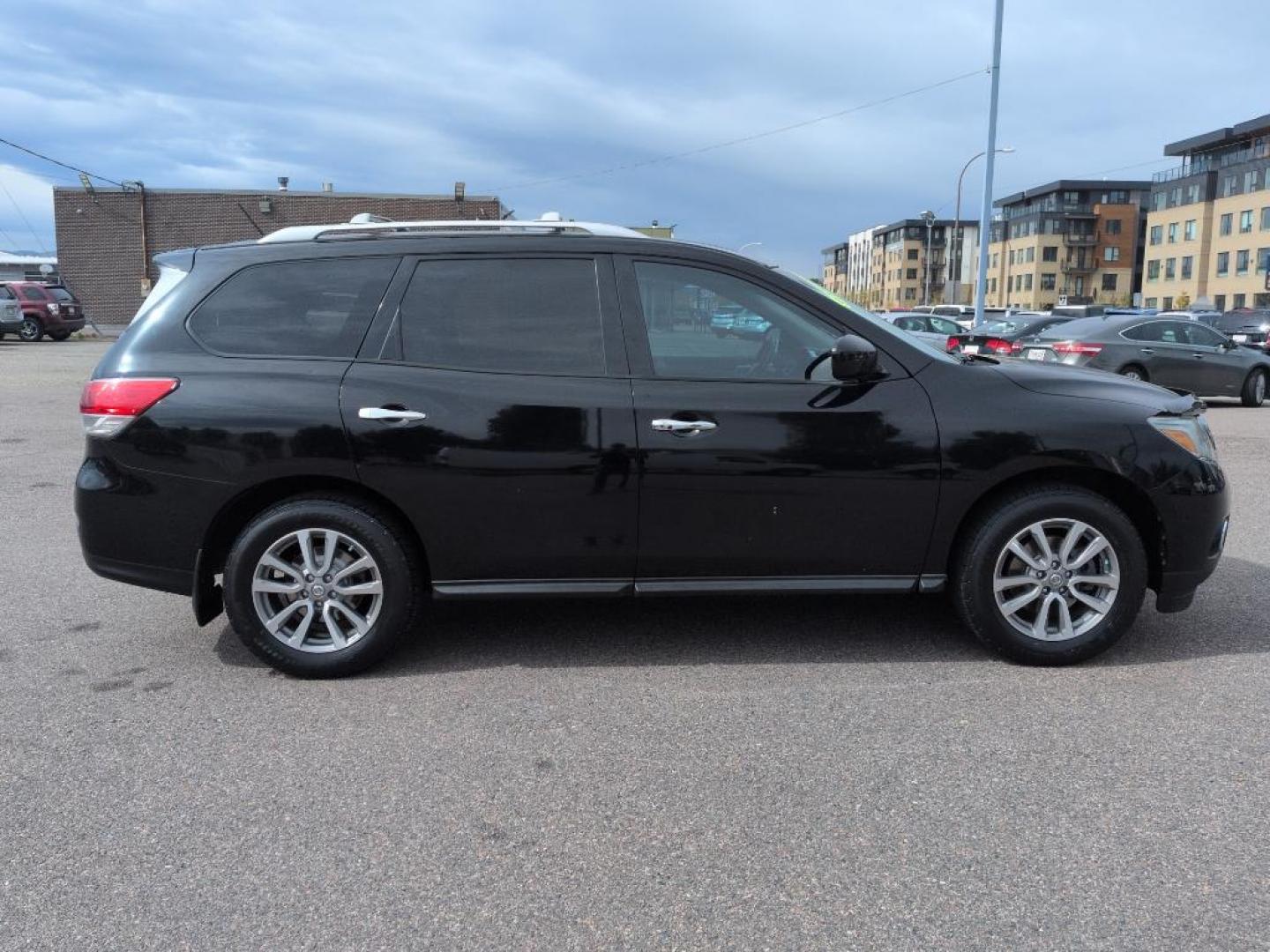 2014 BLACK Nissan Pathfinder SV 4WD (5N1AR2MM3EC) with an V6, 3.5L engine, Automatic transmission, located at 10890 W. Colfax Ave., Lakewood, CO, 80215, (303) 274-7692, 39.739914, -105.120132 - Photo#3
