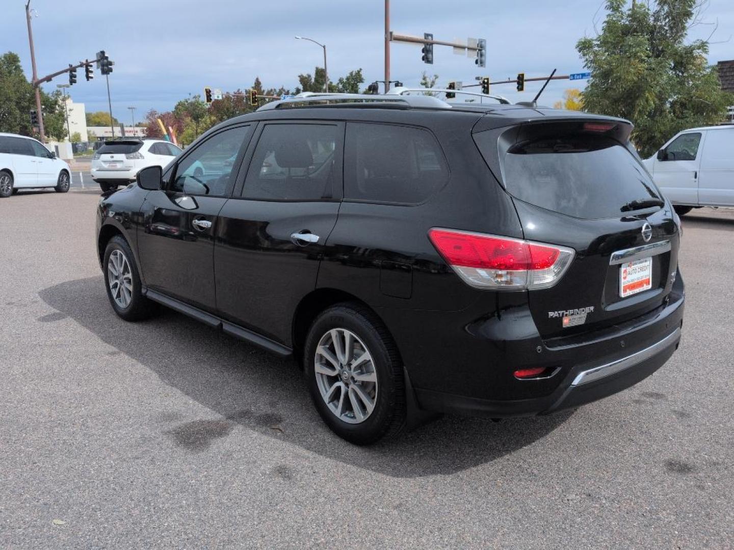 2014 BLACK Nissan Pathfinder SV 4WD (5N1AR2MM3EC) with an V6, 3.5L engine, Automatic transmission, located at 10890 W. Colfax Ave., Lakewood, CO, 80215, (303) 274-7692, 39.739914, -105.120132 - Photo#6