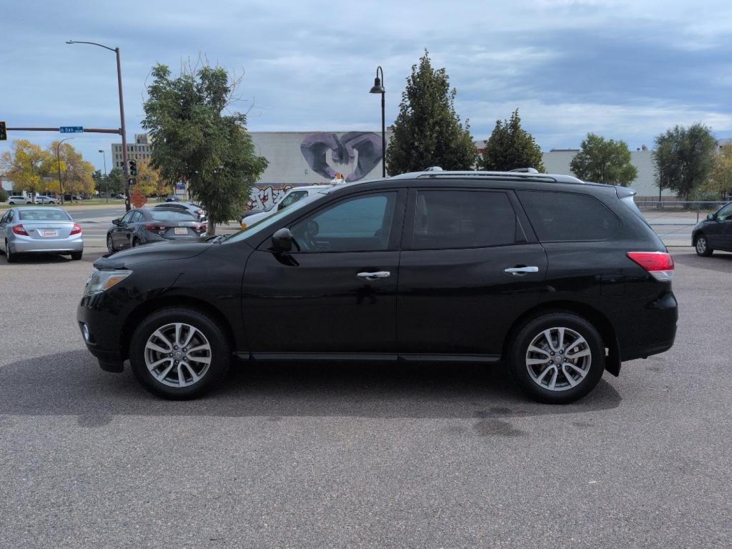 2014 BLACK Nissan Pathfinder SV 4WD (5N1AR2MM3EC) with an V6, 3.5L engine, Automatic transmission, located at 10890 W. Colfax Ave., Lakewood, CO, 80215, (303) 274-7692, 39.739914, -105.120132 - Photo#7