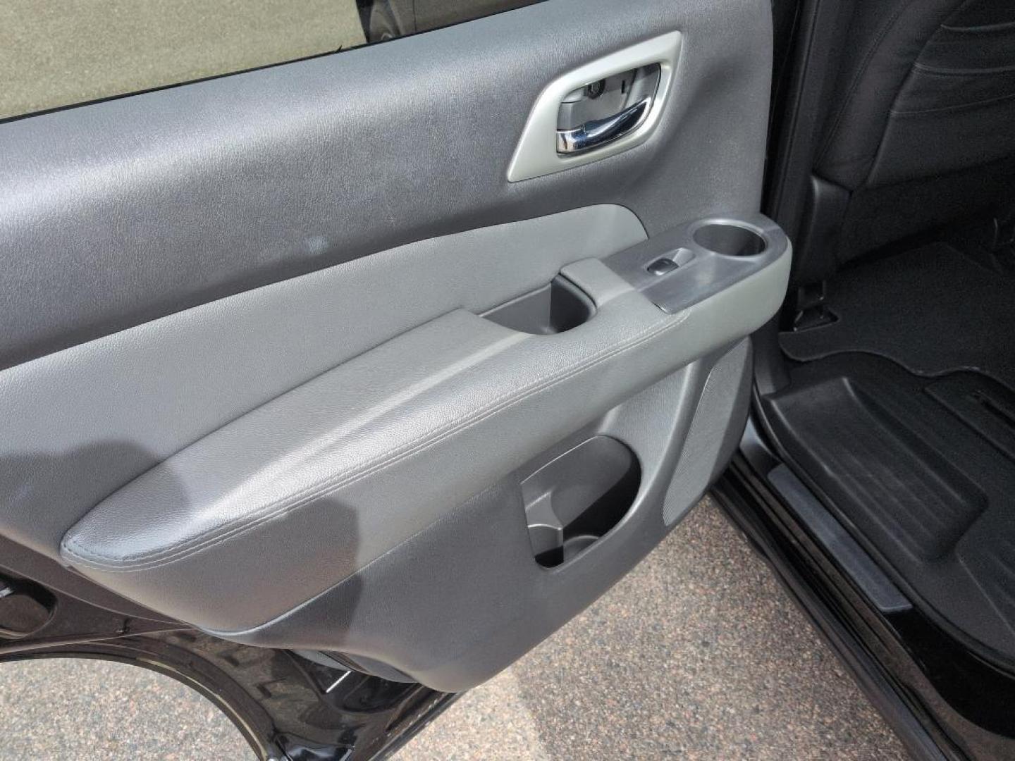 2014 BLACK Nissan Pathfinder SV 4WD (5N1AR2MM3EC) with an V6, 3.5L engine, Automatic transmission, located at 10890 W. Colfax Ave., Lakewood, CO, 80215, (303) 274-7692, 39.739914, -105.120132 - Photo#17