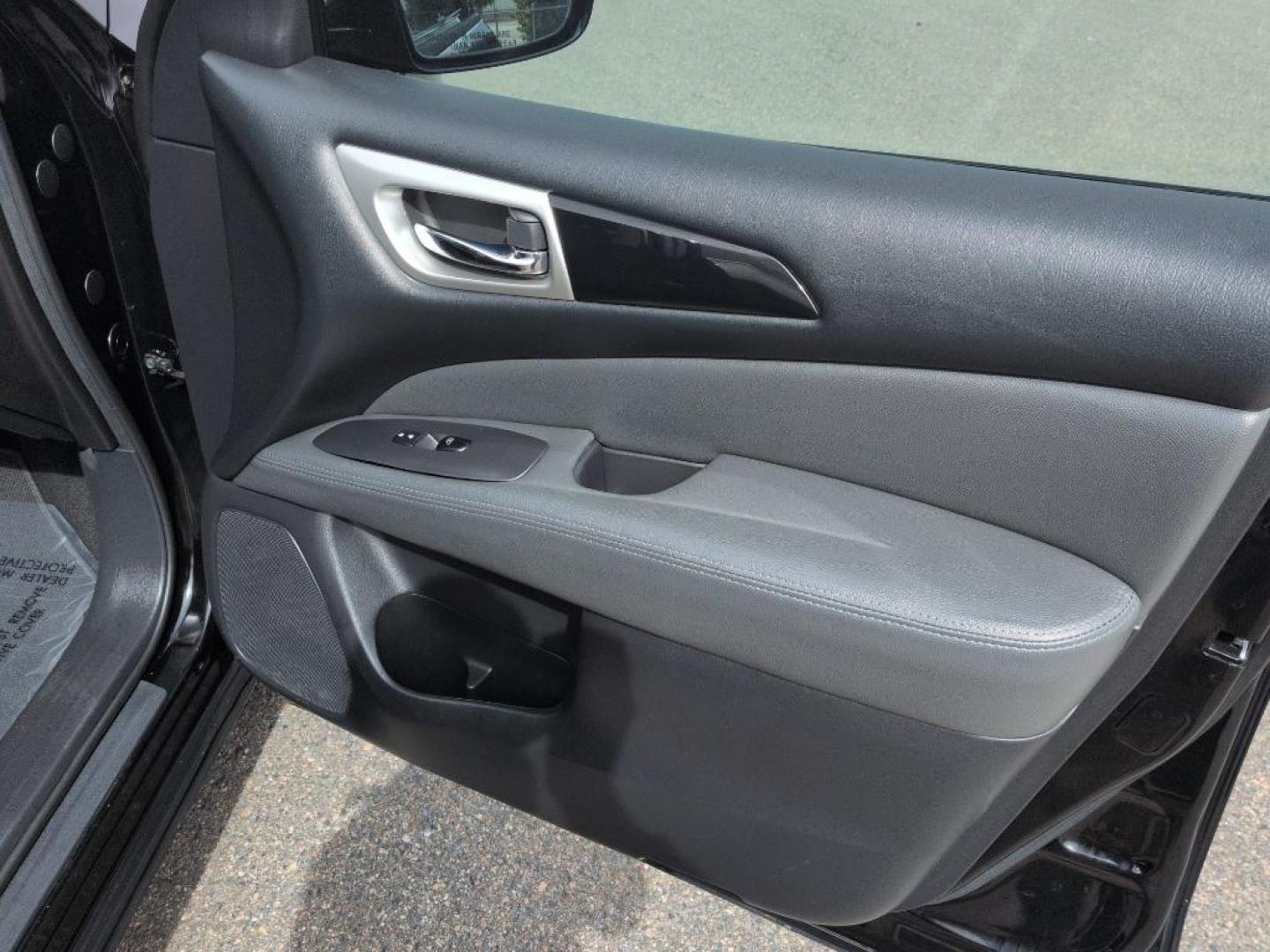 2014 BLACK Nissan Pathfinder SV 4WD (5N1AR2MM3EC) with an V6, 3.5L engine, Automatic transmission, located at 10890 W. Colfax Ave., Lakewood, CO, 80215, (303) 274-7692, 39.739914, -105.120132 - Photo#20