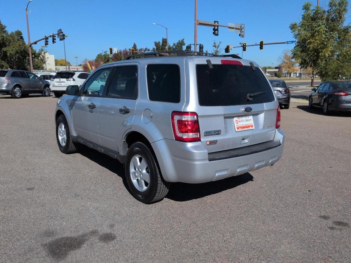 2010 SILVER Ford Escape XLT (1FMCU9D71AK) with an 4 Cyl, 2.5L engine, Automatic transmission, located at 10890 W. Colfax Ave., Lakewood, CO, 80215, (303) 274-7692, 39.739914, -105.120132 - Photo#6