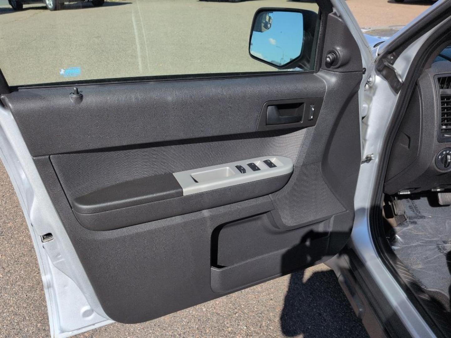 2010 SILVER Ford Escape XLT (1FMCU9D71AK) with an 4 Cyl, 2.5L engine, Automatic transmission, located at 10890 W. Colfax Ave., Lakewood, CO, 80215, (303) 274-7692, 39.739914, -105.120132 - Photo#8