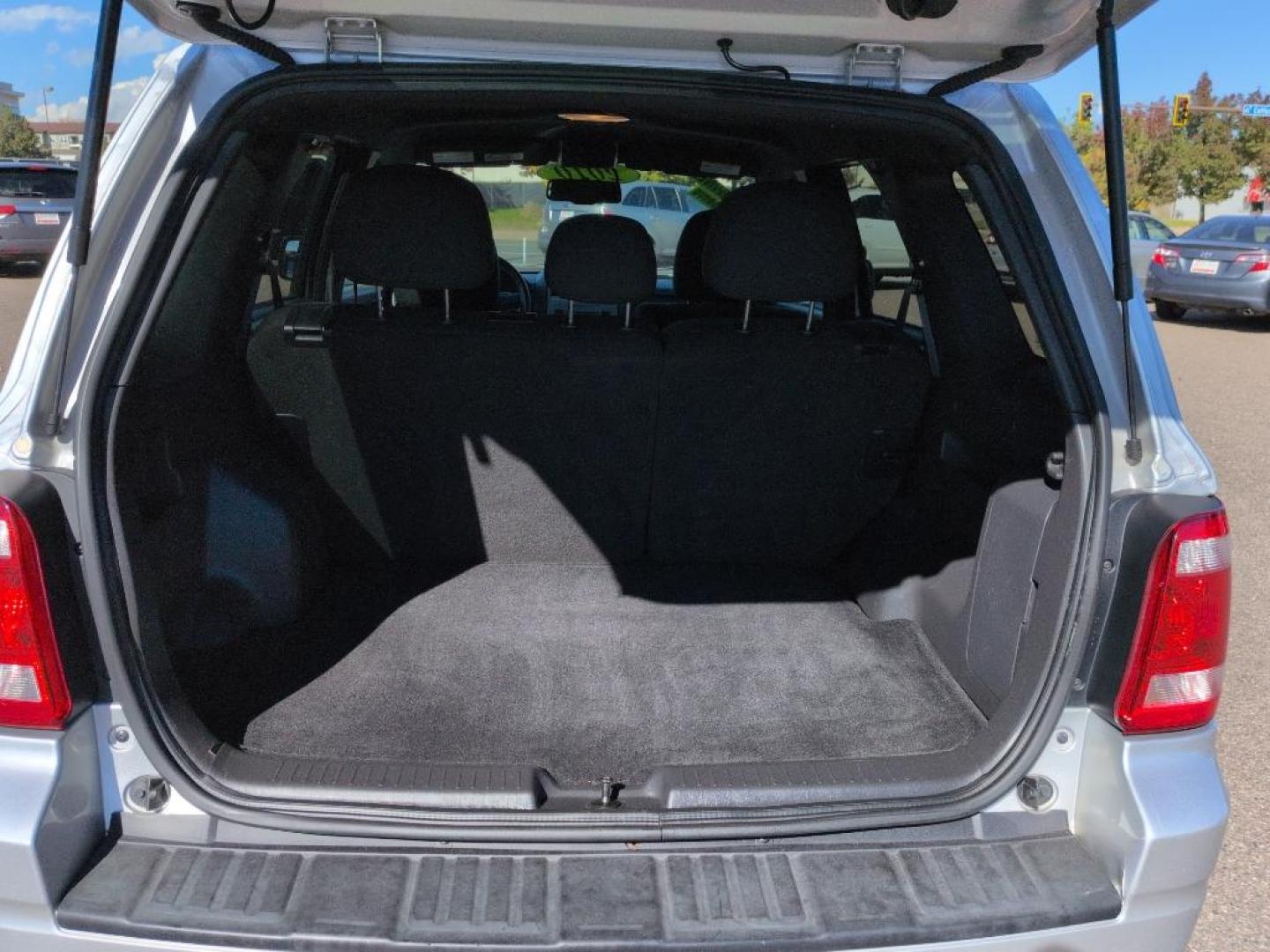 2010 SILVER Ford Escape XLT (1FMCU9D71AK) with an 4 Cyl, 2.5L engine, Automatic transmission, located at 10890 W. Colfax Ave., Lakewood, CO, 80215, (303) 274-7692, 39.739914, -105.120132 - Photo#20