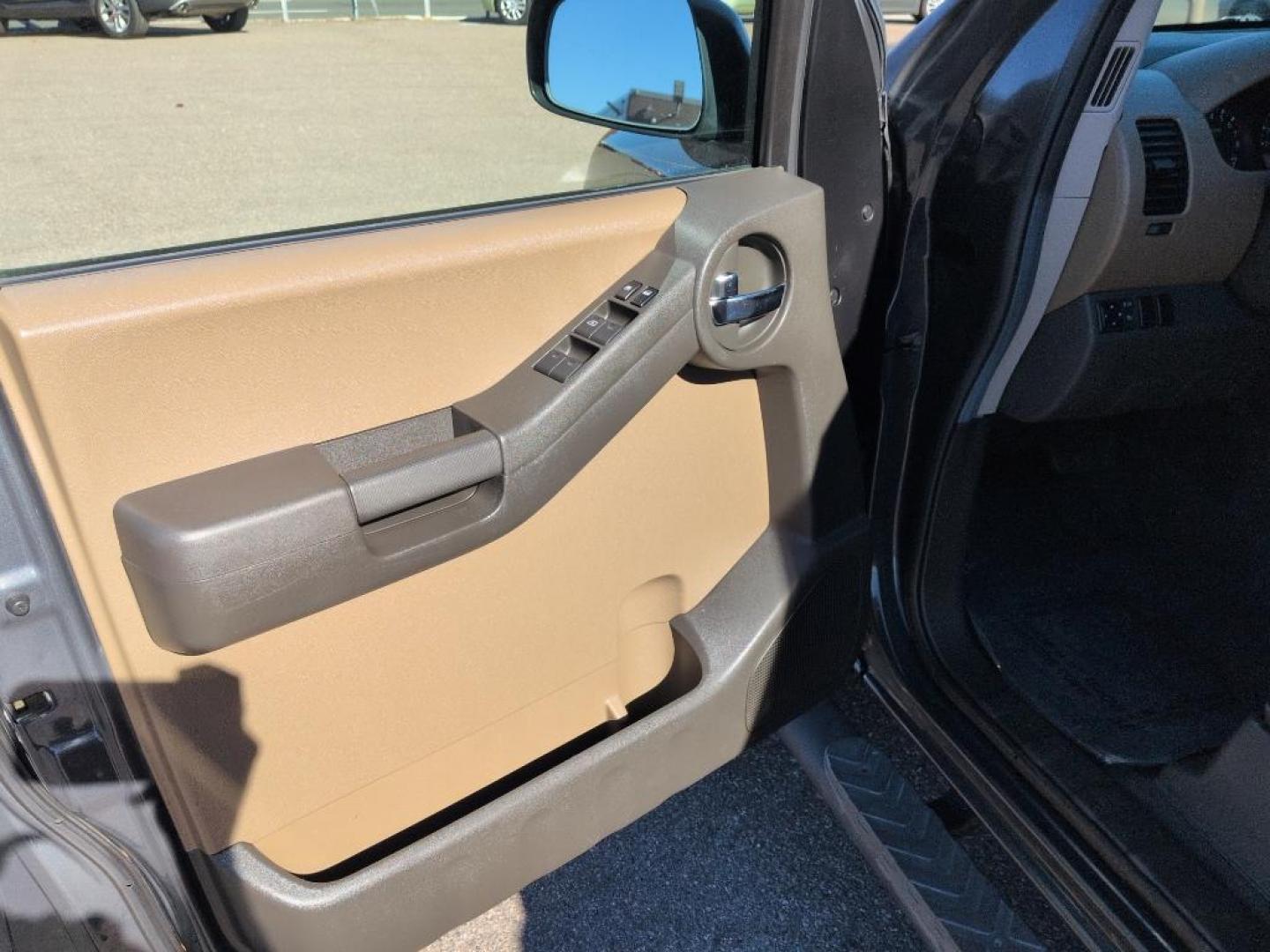 2006 GRAY Nissan Xterra OR 4WD (5N1AN08W06C) with an V6, 4.0L engine, Automatic transmission, located at 10890 W. Colfax Ave., Lakewood, CO, 80215, (303) 274-7692, 39.739914, -105.120132 - Photo#8