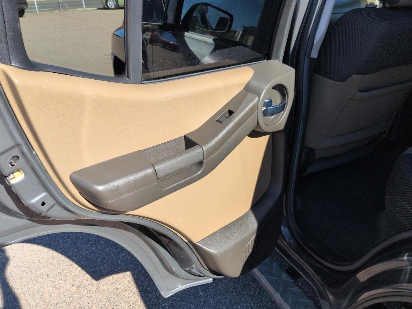2006 GRAY Nissan Xterra OR 4WD (5N1AN08W06C) with an V6, 4.0L engine, Automatic transmission, located at 10890 W. Colfax Ave., Lakewood, CO, 80215, (303) 274-7692, 39.739914, -105.120132 - Photo#15
