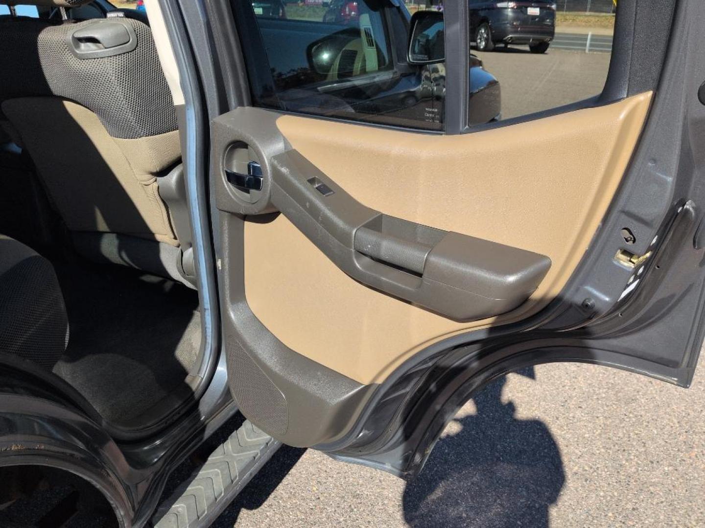 2006 GRAY Nissan Xterra OR 4WD (5N1AN08W06C) with an V6, 4.0L engine, Automatic transmission, located at 10890 W. Colfax Ave., Lakewood, CO, 80215, (303) 274-7692, 39.739914, -105.120132 - Photo#19
