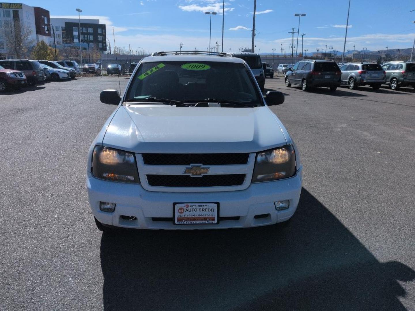 2009 WHITE Chevrolet TrailBlazer LT (1GNDT33S392) with an 6 Cyl, 4.2L engine, Automatic transmission, located at 10890 W. Colfax Ave., Lakewood, CO, 80215, (303) 274-7692, 39.739914, -105.120132 - Photo#1