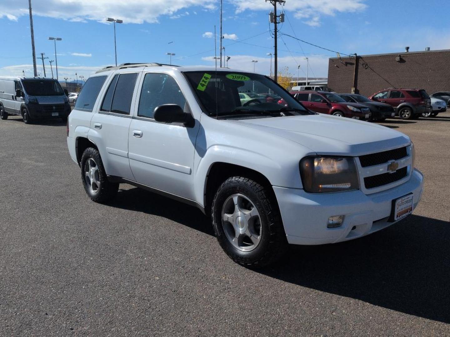 2009 WHITE Chevrolet TrailBlazer LT (1GNDT33S392) with an 6 Cyl, 4.2L engine, Automatic transmission, located at 10890 W. Colfax Ave., Lakewood, CO, 80215, (303) 274-7692, 39.739914, -105.120132 - Photo#2