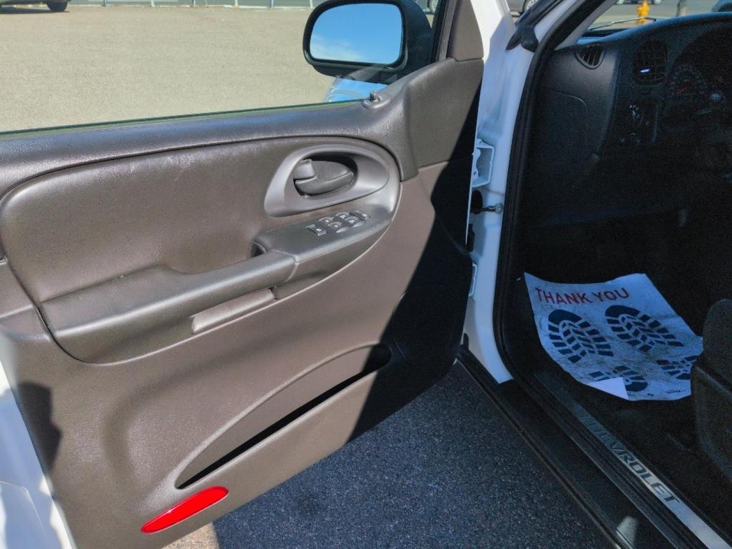 2009 WHITE Chevrolet TrailBlazer LT (1GNDT33S392) with an 6 Cyl, 4.2L engine, Automatic transmission, located at 10890 W. Colfax Ave., Lakewood, CO, 80215, (303) 274-7692, 39.739914, -105.120132 - Photo#8