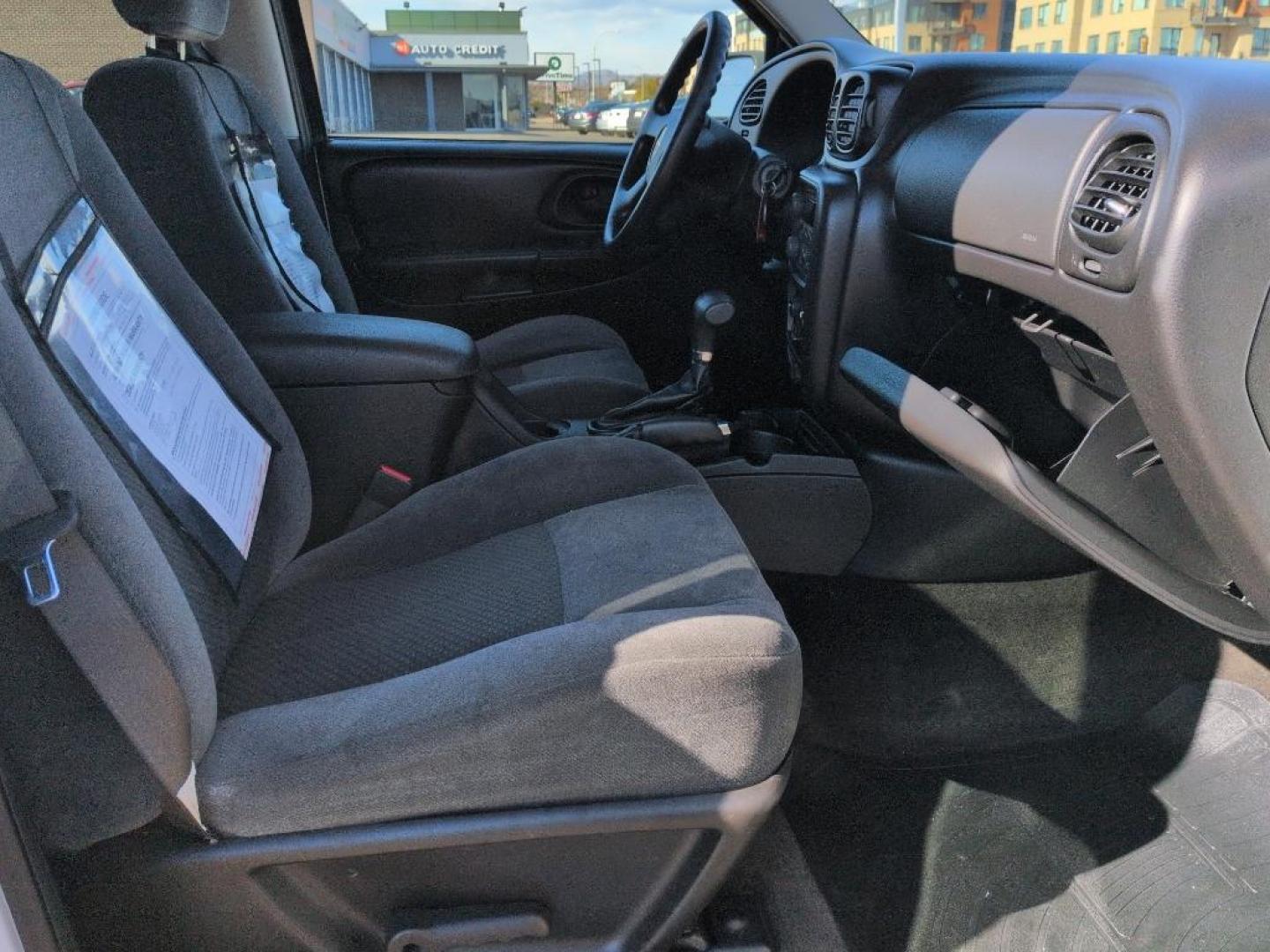 2009 WHITE Chevrolet TrailBlazer LT (1GNDT33S392) with an 6 Cyl, 4.2L engine, Automatic transmission, located at 10890 W. Colfax Ave., Lakewood, CO, 80215, (303) 274-7692, 39.739914, -105.120132 - Photo#15