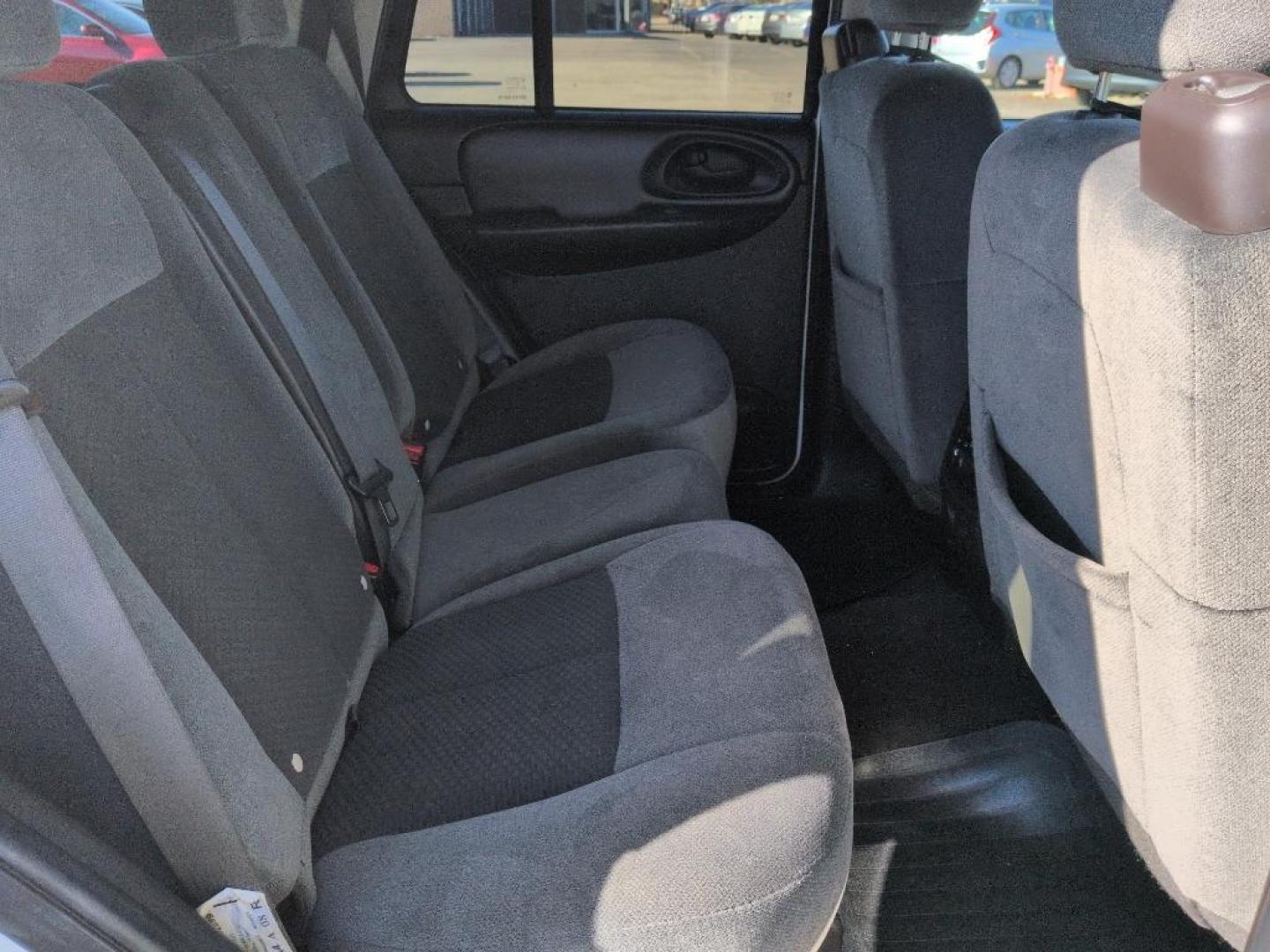 2009 WHITE Chevrolet TrailBlazer LT (1GNDT33S392) with an 6 Cyl, 4.2L engine, Automatic transmission, located at 10890 W. Colfax Ave., Lakewood, CO, 80215, (303) 274-7692, 39.739914, -105.120132 - Photo#17