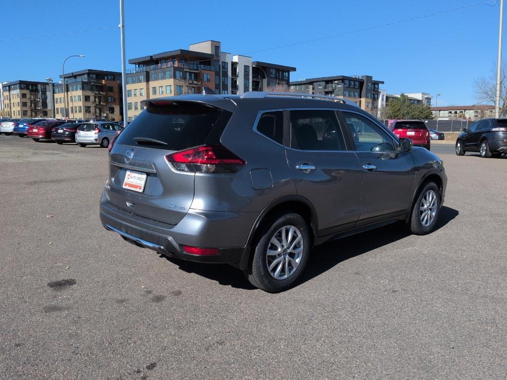 2018 GRAY Nissan Rogue SV AWD (KNMAT2MV0JP) with an 4 Cyl, 2.5L engine, Automatic transmission, located at 10890 W. Colfax Ave., Lakewood, CO, 80215, (303) 274-7692, 39.739914, -105.120132 - Photo#4