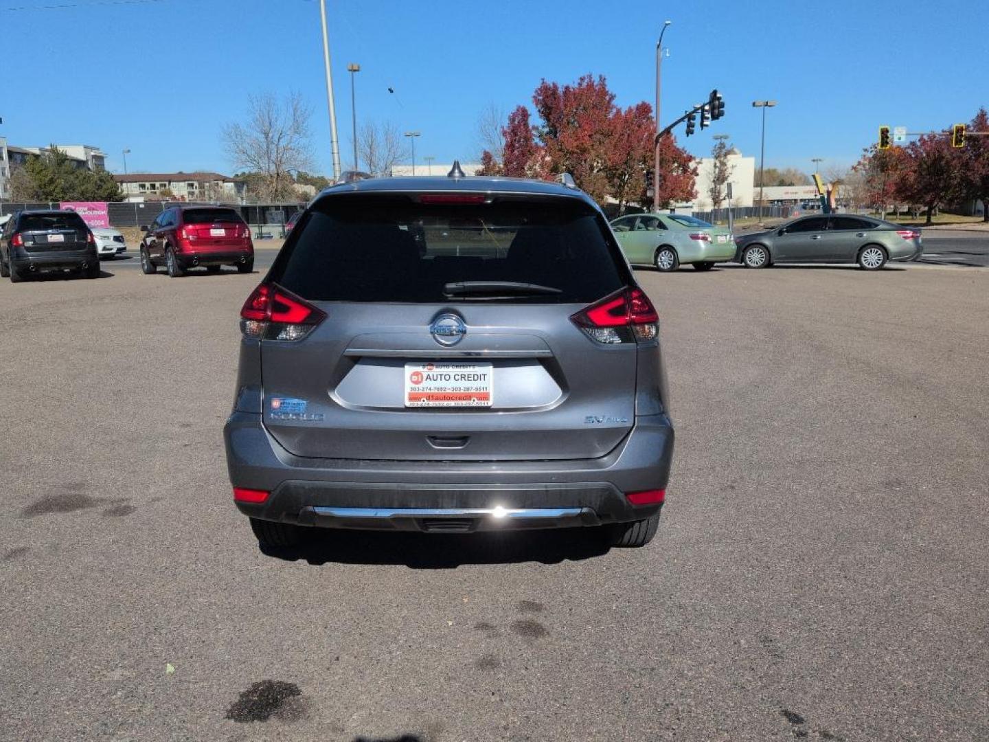 2018 GRAY Nissan Rogue SV AWD (KNMAT2MV0JP) with an 4 Cyl, 2.5L engine, Automatic transmission, located at 10890 W. Colfax Ave., Lakewood, CO, 80215, (303) 274-7692, 39.739914, -105.120132 - Photo#5