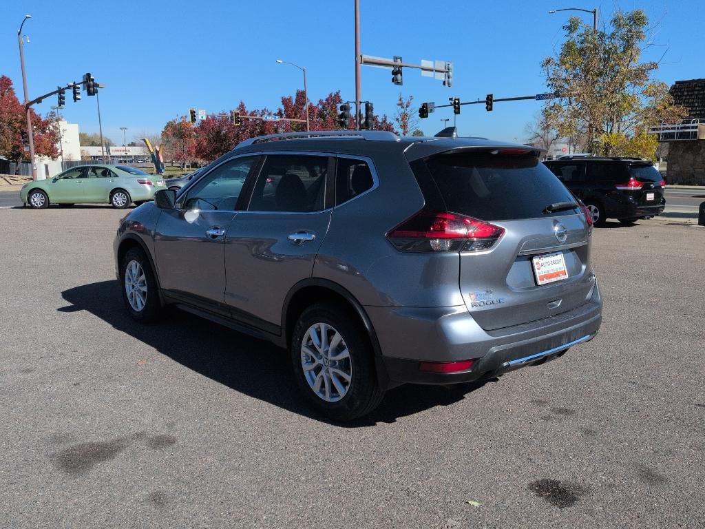 2018 GRAY Nissan Rogue SV AWD (KNMAT2MV0JP) with an 4 Cyl, 2.5L engine, Automatic transmission, located at 10890 W. Colfax Ave., Lakewood, CO, 80215, (303) 274-7692, 39.739914, -105.120132 - Photo#6