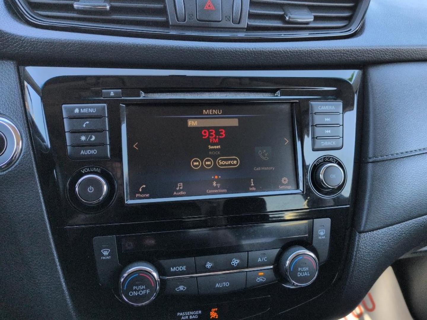 2018 GRAY Nissan Rogue SV AWD (KNMAT2MV0JP) with an 4 Cyl, 2.5L engine, Automatic transmission, located at 10890 W. Colfax Ave., Lakewood, CO, 80215, (303) 274-7692, 39.739914, -105.120132 - Photo#12