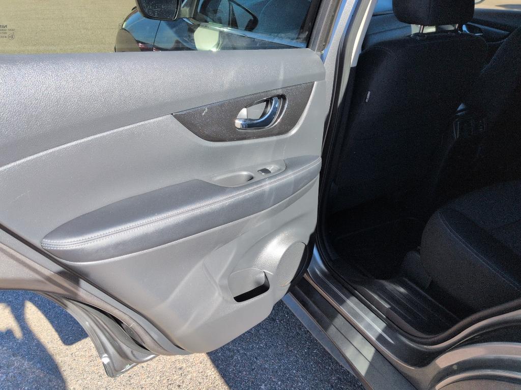 2018 GRAY Nissan Rogue SV AWD (KNMAT2MV0JP) with an 4 Cyl, 2.5L engine, Automatic transmission, located at 10890 W. Colfax Ave., Lakewood, CO, 80215, (303) 274-7692, 39.739914, -105.120132 - Photo#14