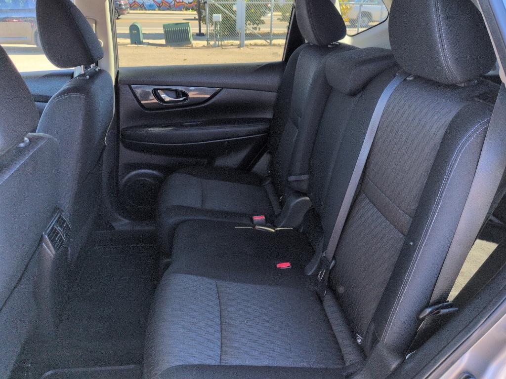 2018 GRAY Nissan Rogue SV AWD (KNMAT2MV0JP) with an 4 Cyl, 2.5L engine, Automatic transmission, located at 10890 W. Colfax Ave., Lakewood, CO, 80215, (303) 274-7692, 39.739914, -105.120132 - Photo#15