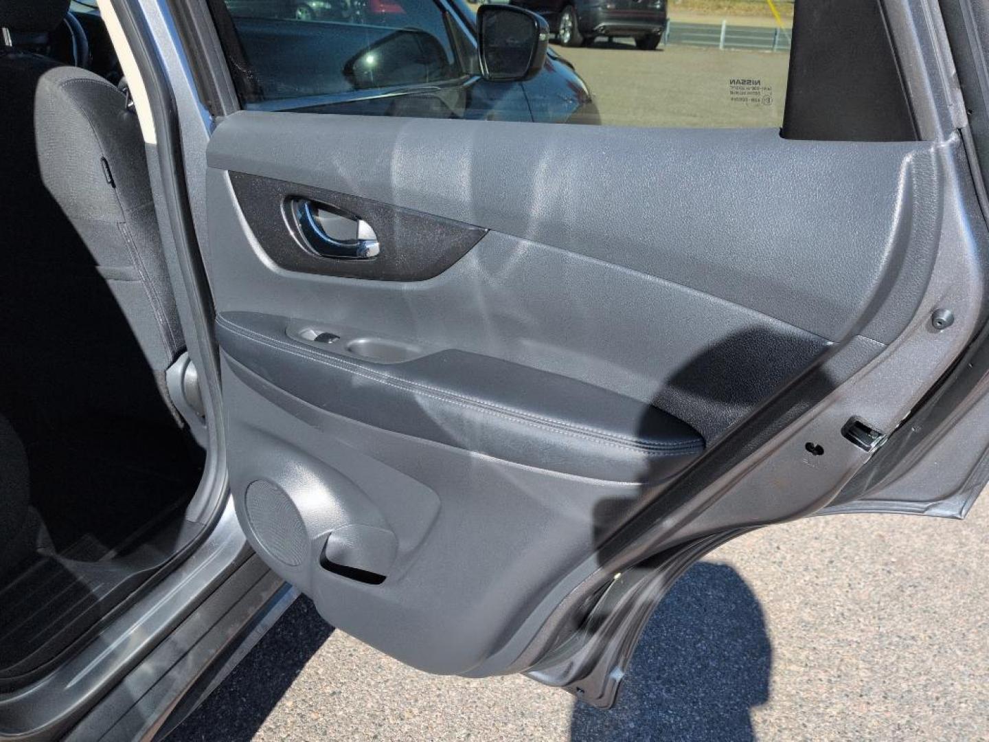 2018 GRAY Nissan Rogue SV AWD (KNMAT2MV0JP) with an 4 Cyl, 2.5L engine, Automatic transmission, located at 10890 W. Colfax Ave., Lakewood, CO, 80215, (303) 274-7692, 39.739914, -105.120132 - Photo#18