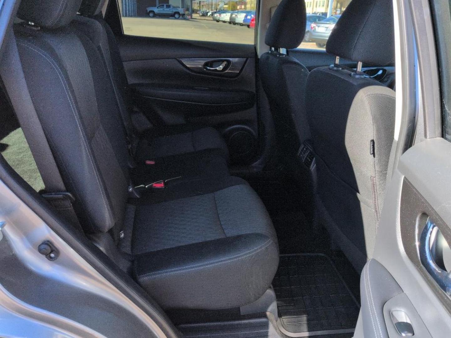 2018 GRAY Nissan Rogue SV AWD (KNMAT2MV0JP) with an 4 Cyl, 2.5L engine, Automatic transmission, located at 10890 W. Colfax Ave., Lakewood, CO, 80215, (303) 274-7692, 39.739914, -105.120132 - Photo#19