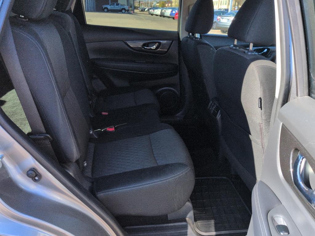 2018 GRAY Nissan Rogue SV AWD (KNMAT2MV0JP) with an 4 Cyl, 2.5L engine, Automatic transmission, located at 10890 W. Colfax Ave., Lakewood, CO, 80215, (303) 274-7692, 39.739914, -105.120132 - Photo#19