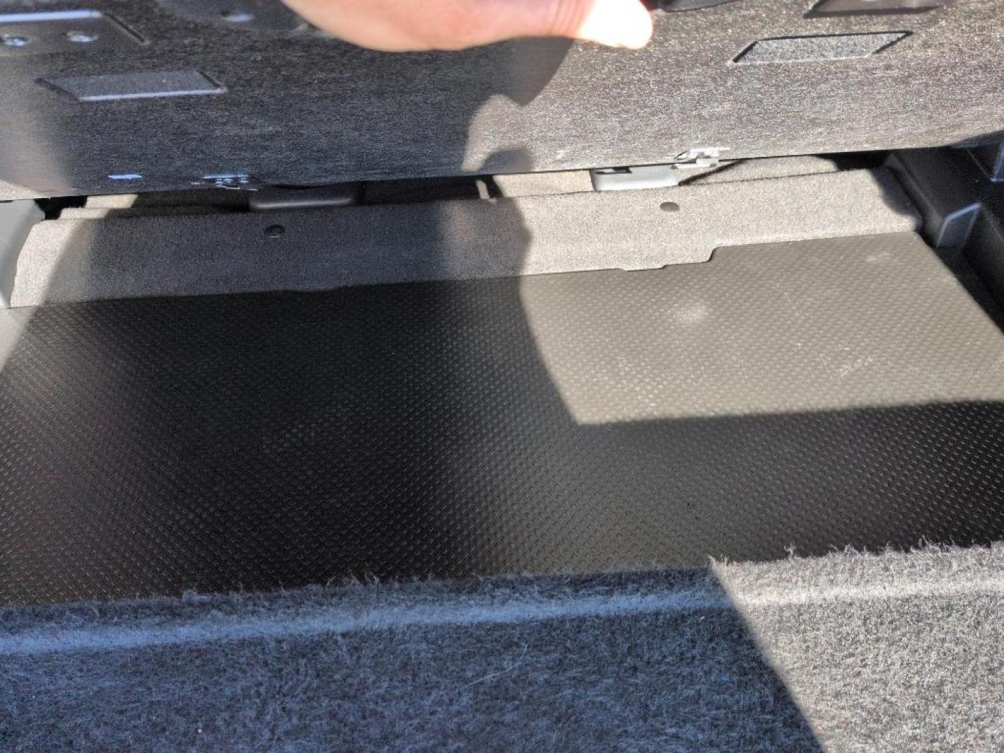 2018 GRAY Nissan Rogue SV AWD (KNMAT2MV0JP) with an 4 Cyl, 2.5L engine, Automatic transmission, located at 10890 W. Colfax Ave., Lakewood, CO, 80215, (303) 274-7692, 39.739914, -105.120132 - Photo#21