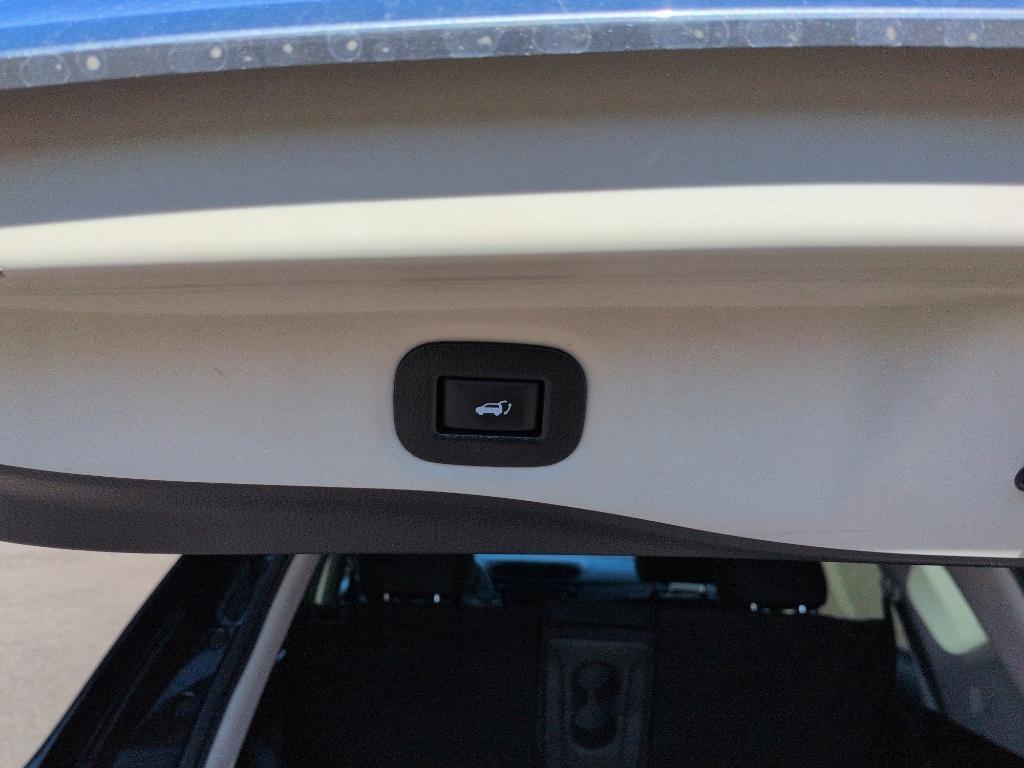 2018 GRAY Nissan Rogue SV AWD (KNMAT2MV0JP) with an 4 Cyl, 2.5L engine, Automatic transmission, located at 10890 W. Colfax Ave., Lakewood, CO, 80215, (303) 274-7692, 39.739914, -105.120132 - Photo#24