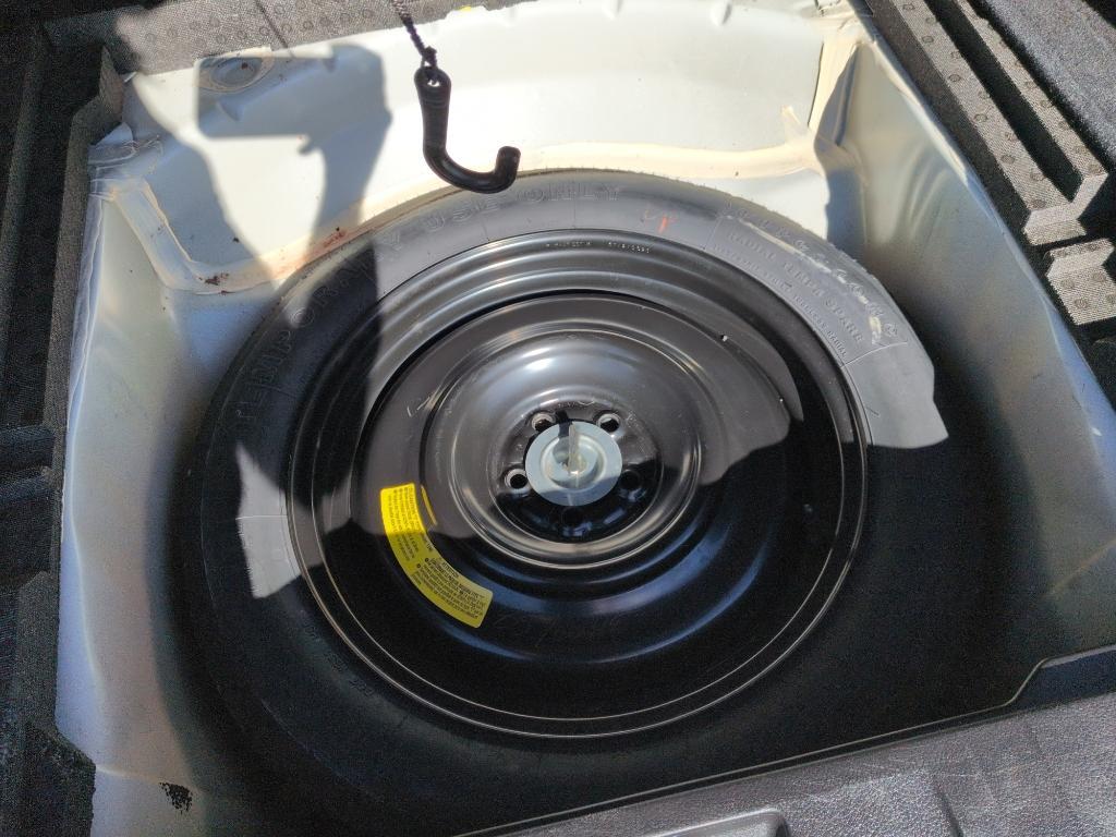 2011 WHITE Subaru Outback 2.5i Limited (4S4BRCLC5B3) with an 4 Cyl, 2.5L engine, Automatic transmission, located at 10890 W. Colfax Ave., Lakewood, CO, 80215, (303) 274-7692, 39.739914, -105.120132 - Photo#23