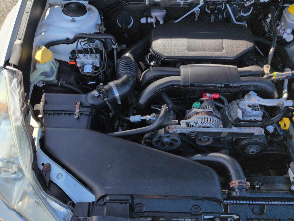 2011 WHITE Subaru Outback 2.5i Limited (4S4BRCLC5B3) with an 4 Cyl, 2.5L engine, Automatic transmission, located at 10890 W. Colfax Ave., Lakewood, CO, 80215, (303) 274-7692, 39.739914, -105.120132 - Photo#24