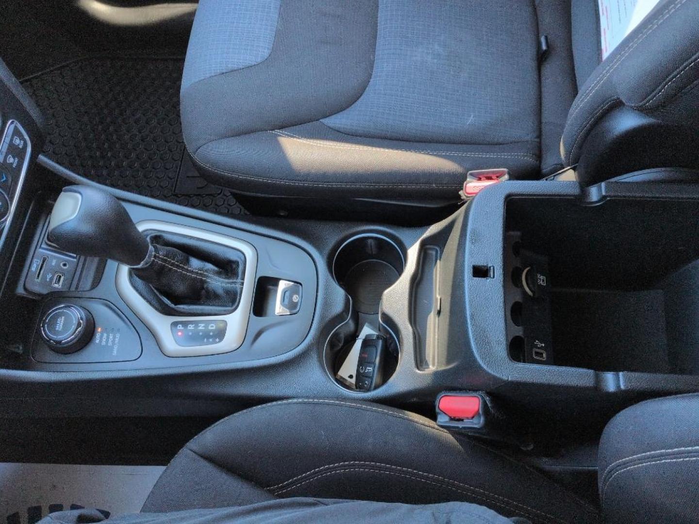 2015 BLACK Jeep Cherokee Latitude (1C4PJMCSXFW) with an V6, 3.2L engine, Automatic transmission, located at 10890 W. Colfax Ave., Lakewood, CO, 80215, (303) 274-7692, 39.739914, -105.120132 - Photo#13