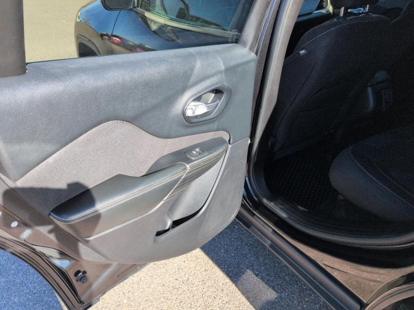 2015 BLACK Jeep Cherokee Latitude (1C4PJMCSXFW) with an V6, 3.2L engine, Automatic transmission, located at 10890 W. Colfax Ave., Lakewood, CO, 80215, (303) 274-7692, 39.739914, -105.120132 - Photo#14