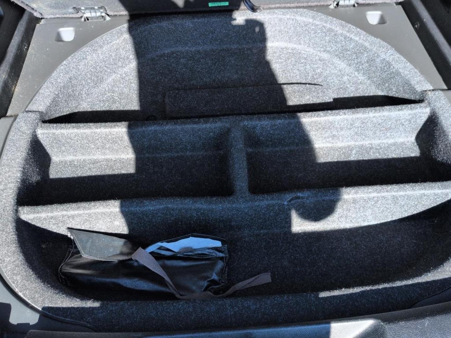 2015 BLACK Jeep Cherokee Latitude (1C4PJMCSXFW) with an V6, 3.2L engine, Automatic transmission, located at 10890 W. Colfax Ave., Lakewood, CO, 80215, (303) 274-7692, 39.739914, -105.120132 - Photo#21